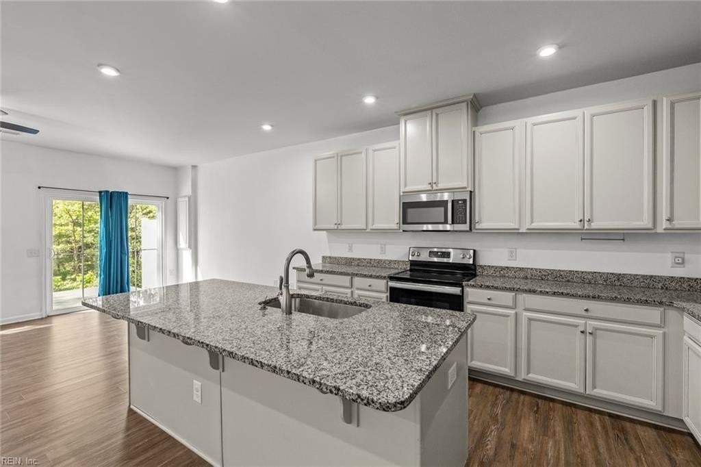 109 Capeside Ct - Photo 2 of 35