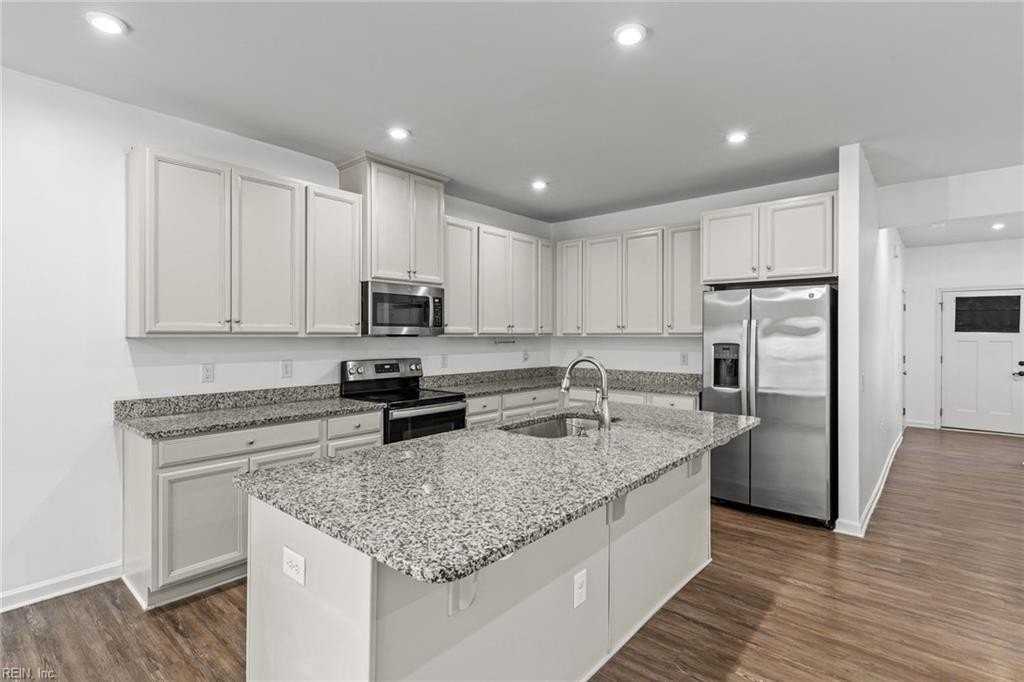 109 Capeside Ct - Photo 3 of 35