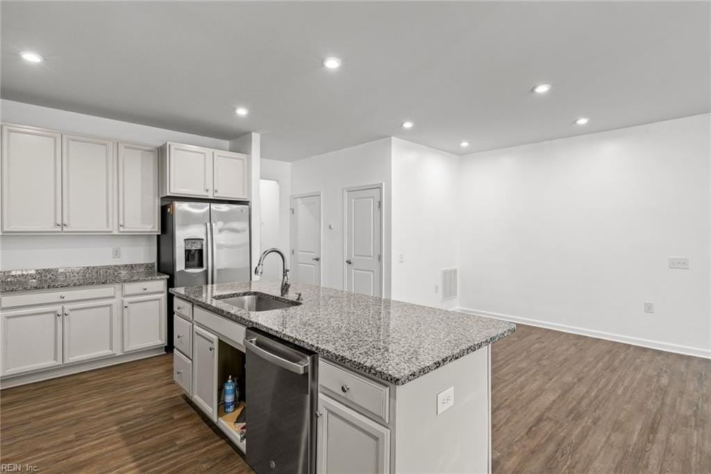 109 Capeside Ct - Photo 4 of 35