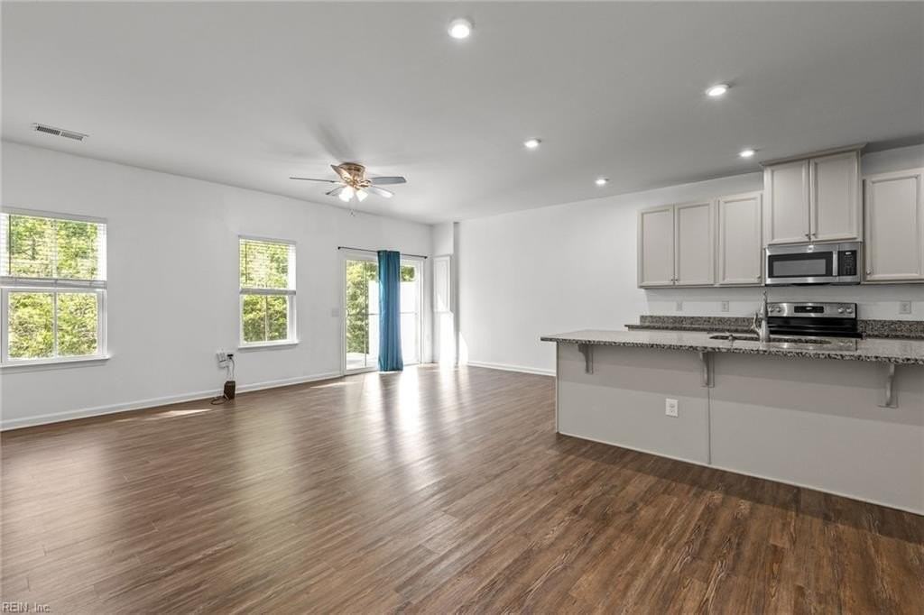 109 Capeside Ct - Photo 6 of 35