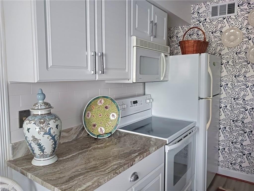 Bishop Thoroughgood Ave #105 - Photo 6 of 8