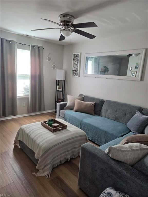 4642 Greenwood Dr - Photo 3 of 13