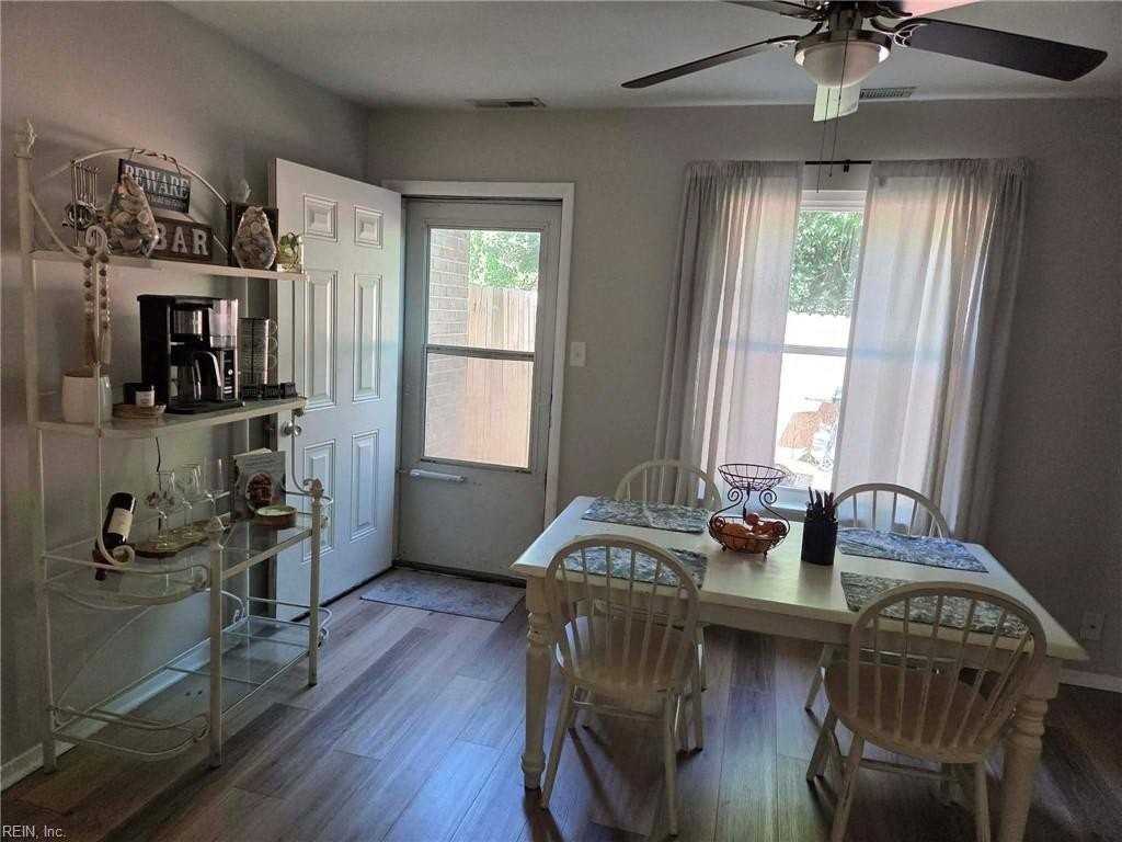 4642 Greenwood Dr - Photo 6 of 13