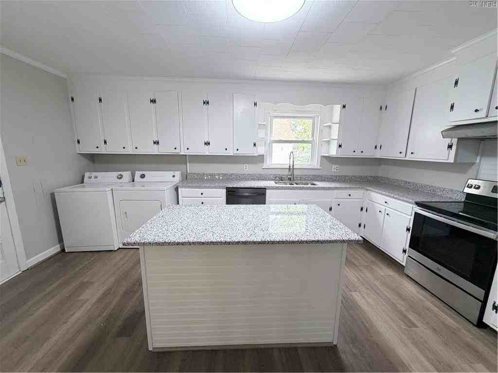 714 B St - Photo 4 of 6