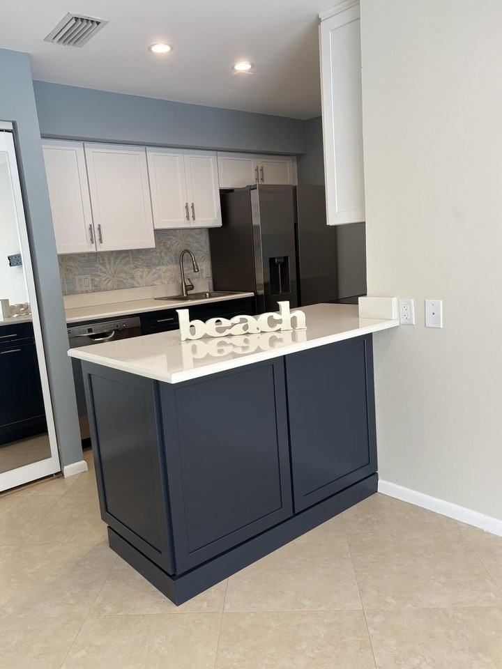 600 Executive Center Dr #212 - Photo 3 of 47