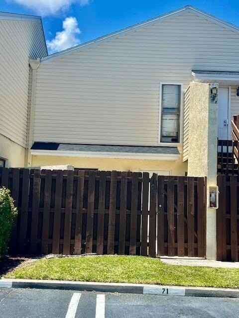 641 Executive Center Dr