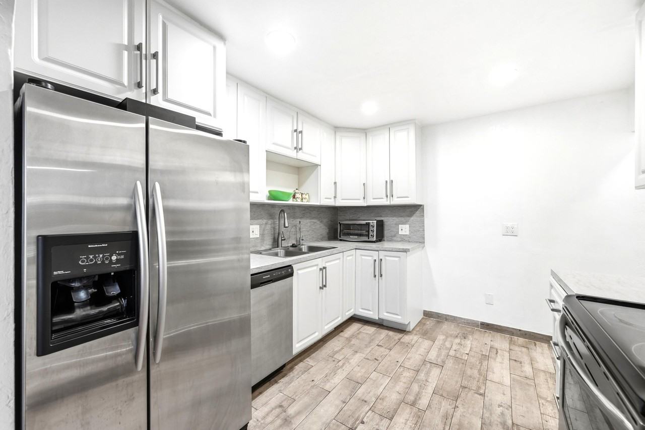 1516 Sw 24th St - Photo 3 of 30