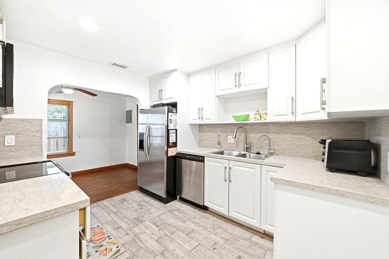 1516 Sw 24th St - Photo 4 of 30