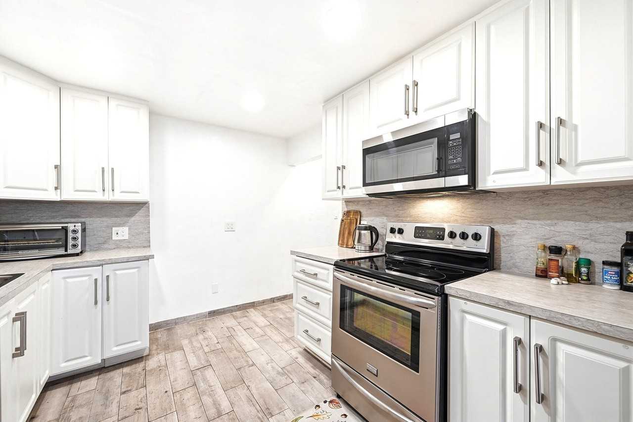 1516 Sw 24th St - Photo 5 of 30