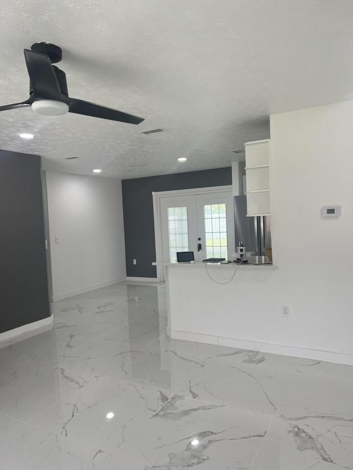 355 Johnston St - Photo 5 of 15