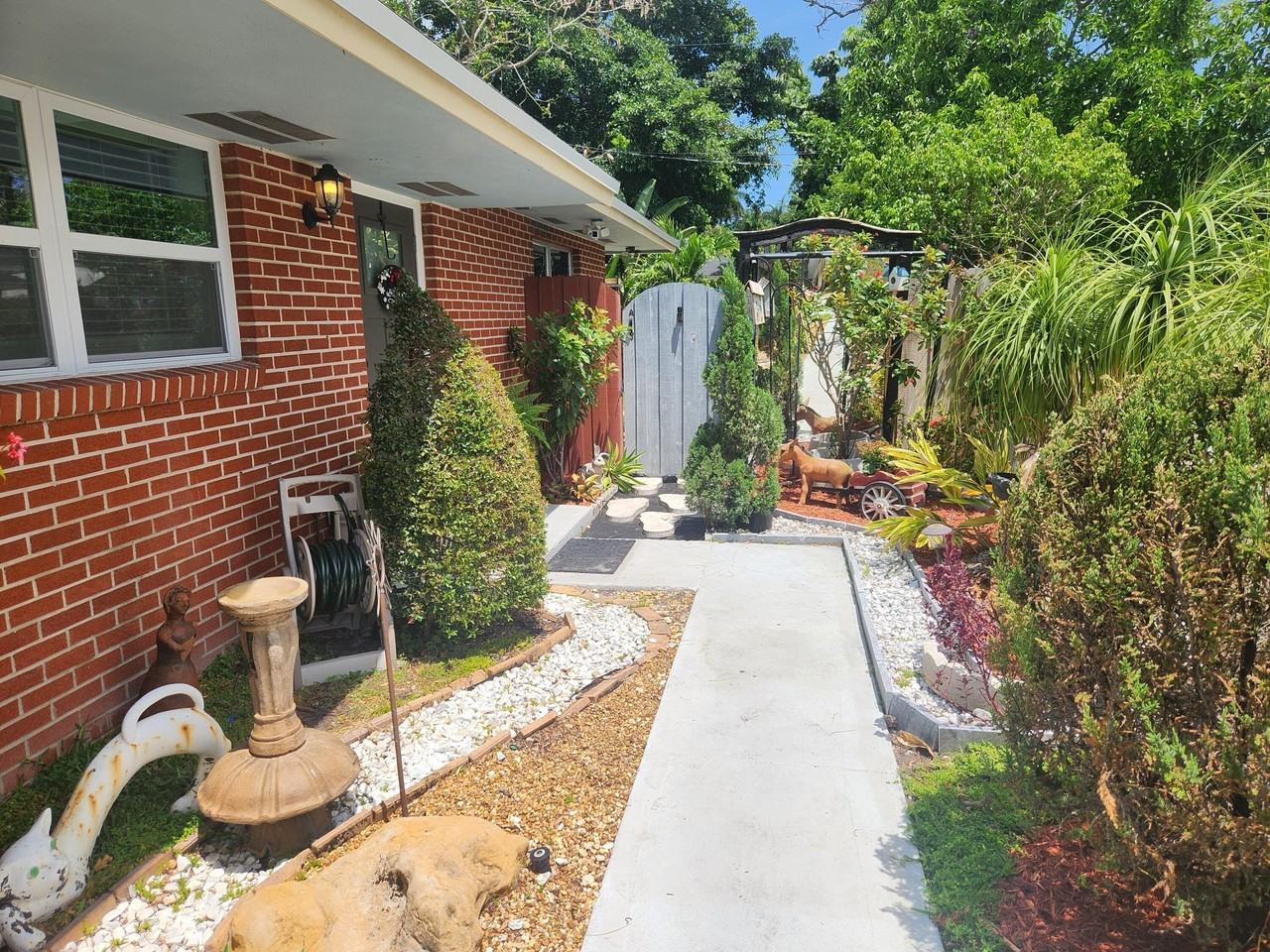 452 Martin Ave #B - Photo 5 of 27