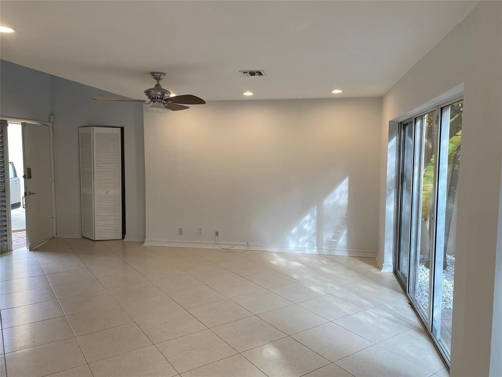 101 Se 15th Ave #E - Photo 6 of 24