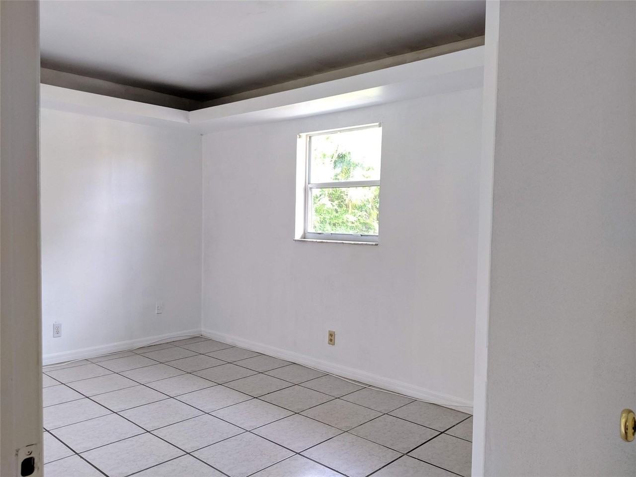 5050 Sw 40th Ave #4 - Photo 5 of 15