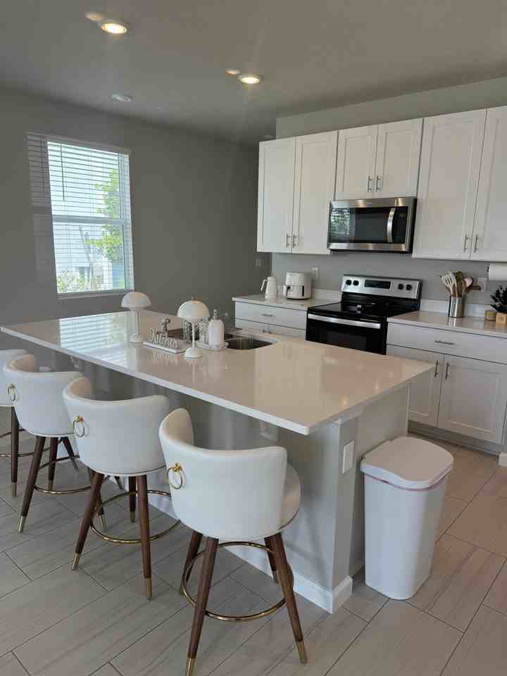 389 Salisbury Cir - Photo 4 of 29