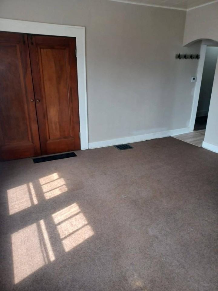 215 S 11th St - Photo 3 of 5