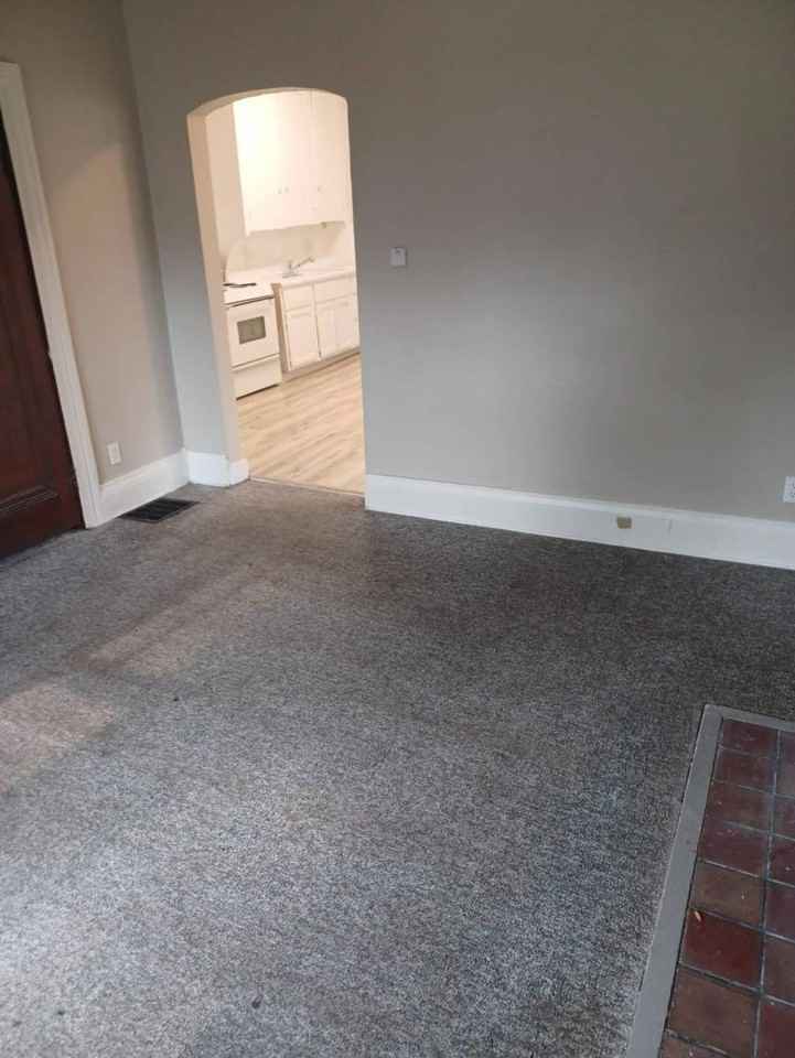 215 S 11th St - Photo 4 of 5