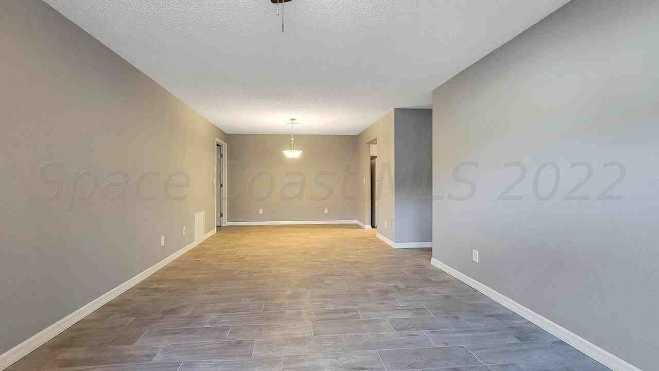 318 Sun Dial Ct - Photo 2 of 14