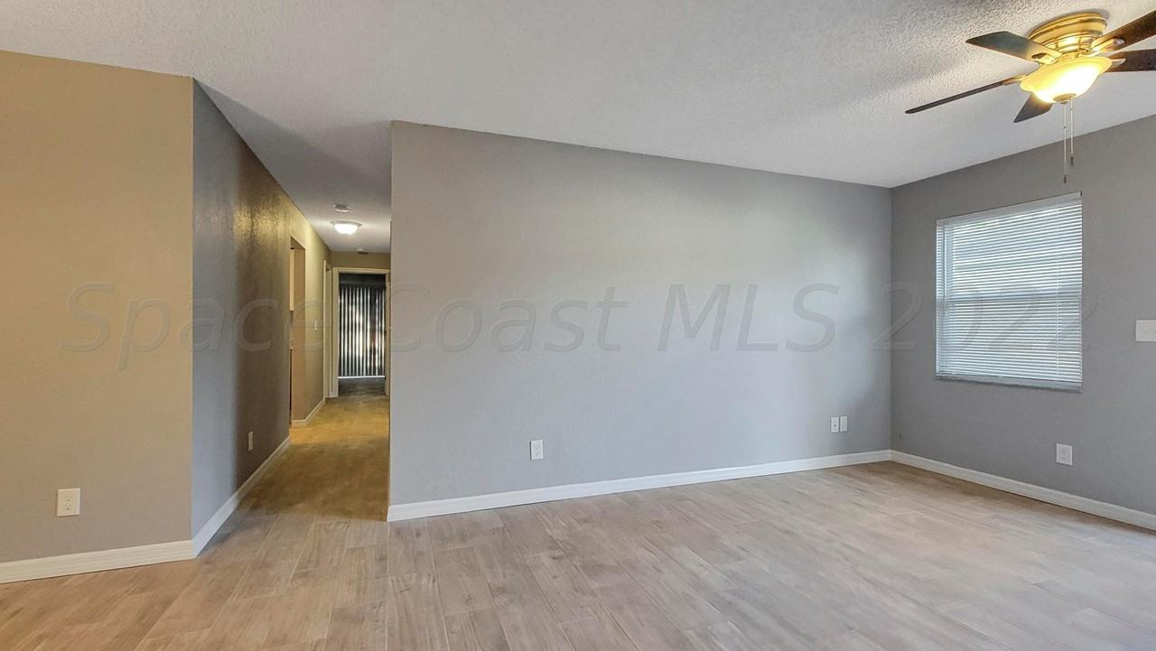 318 Sun Dial Ct - Photo 3 of 14