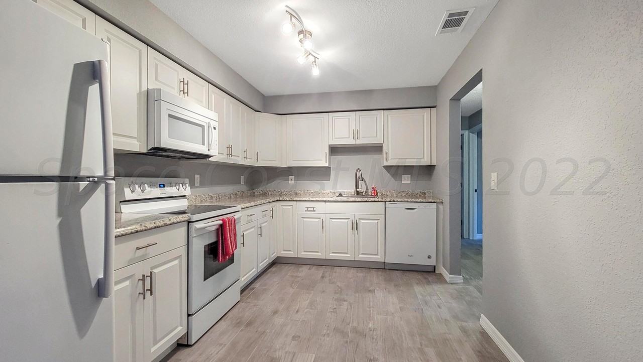 318 Sun Dial Ct - Photo 6 of 14