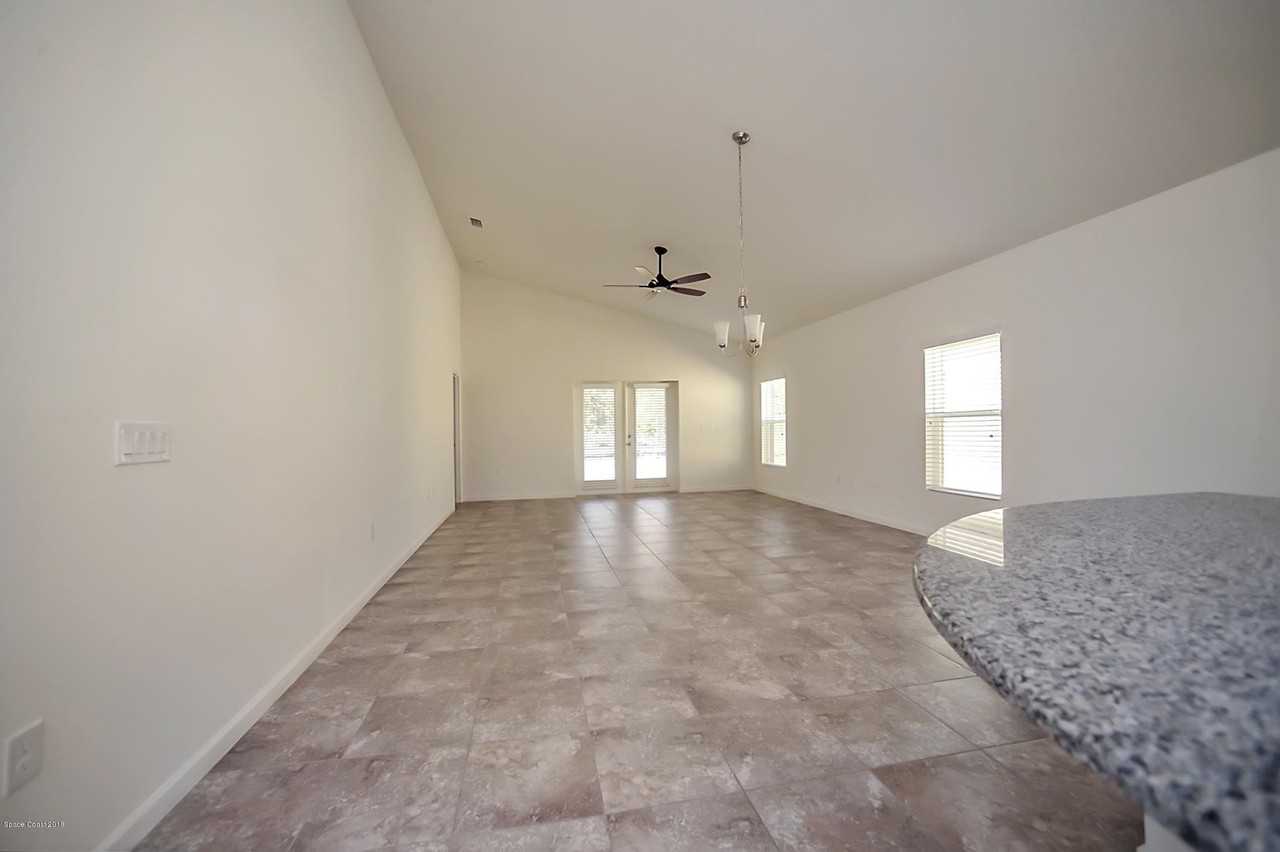 1033 Musgrass Cir - Photo 5 of 19