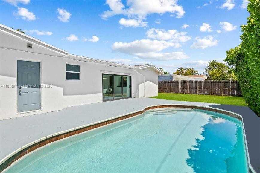 20515 Ne 19th Ct - Photo 4 of 10