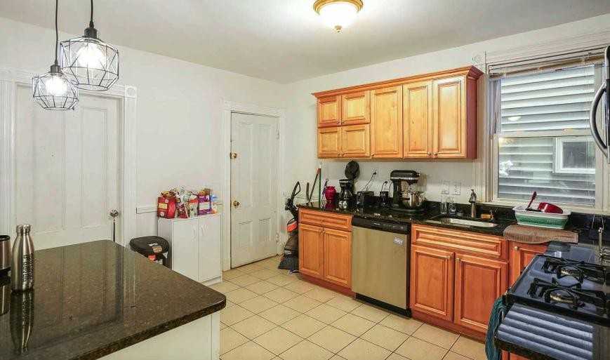 13 Sachem St - Photo 4 of 10