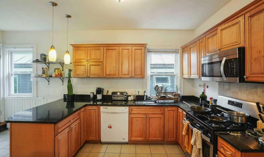 13 Sachem St - Photo 6 of 10