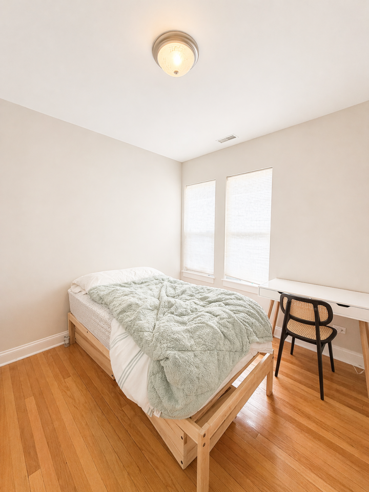 6815 N Lakewood Ave - Photo 7 of 10