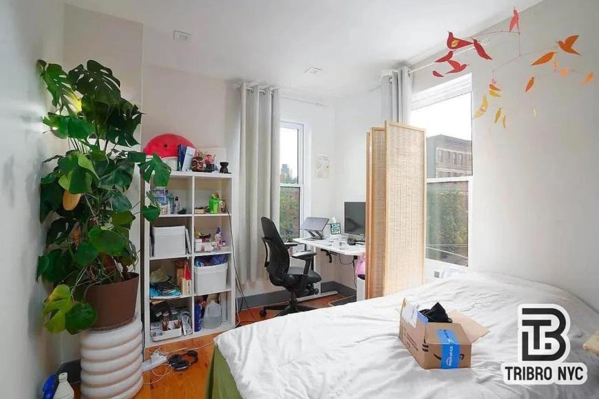 181 Greenpoint Ave - Photo 4 of 6