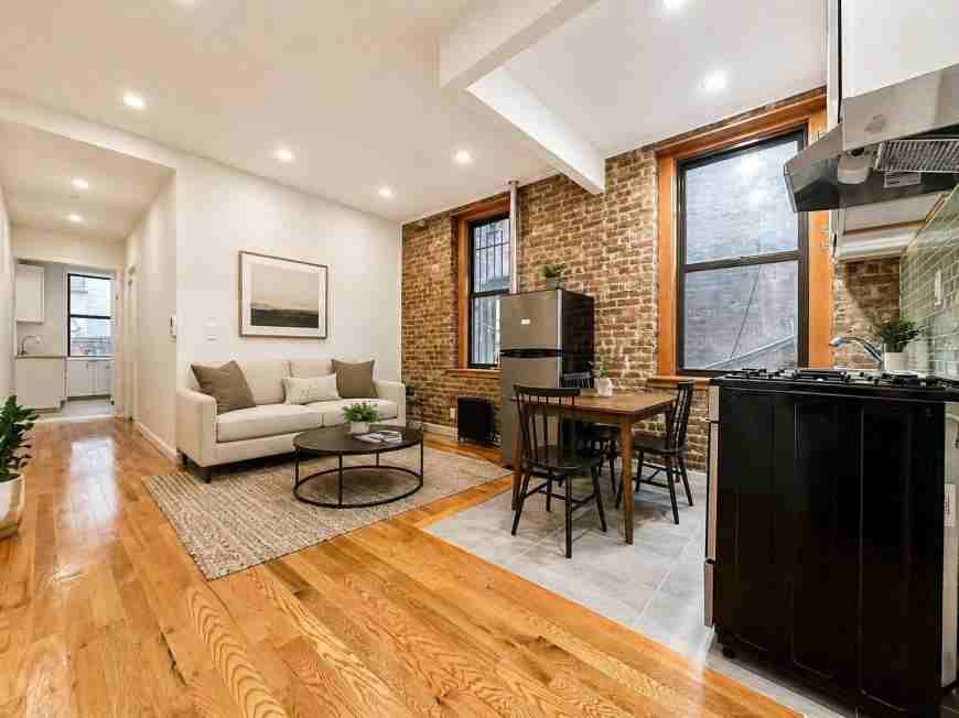 3135 Broadway - Photo 3 of 10