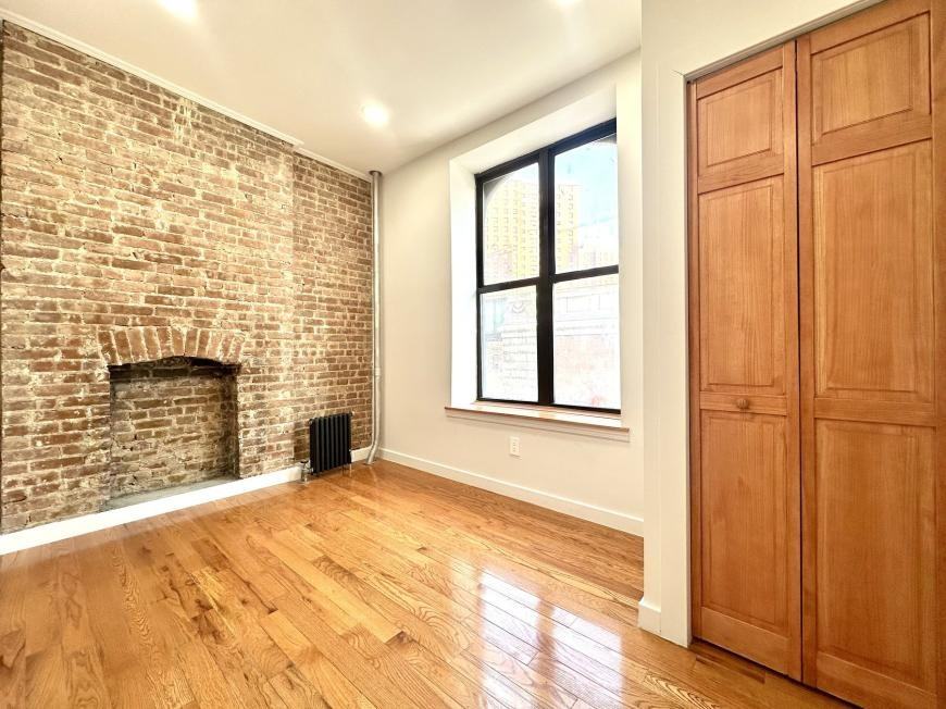 3135 Broadway - Photo 4 of 10