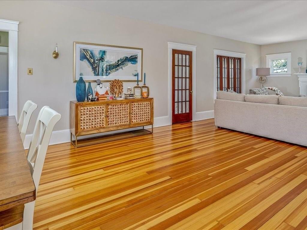 1102 Buttonwoods Ave - Photo 3 of 17