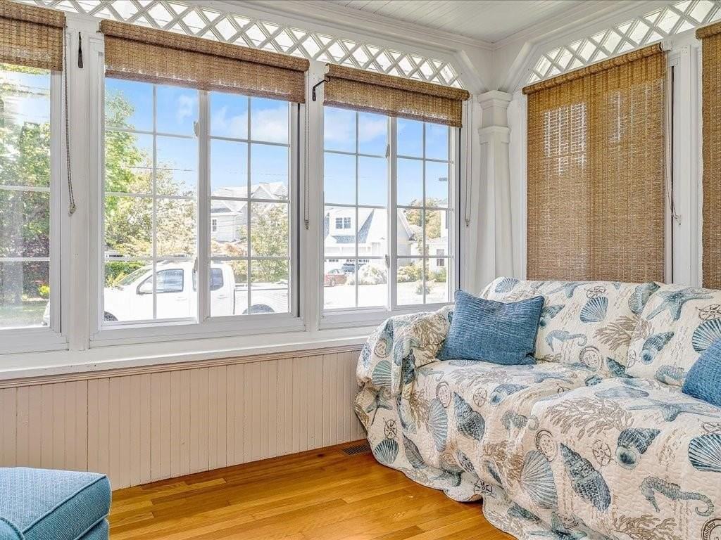 1102 Buttonwoods Ave - Photo 4 of 17