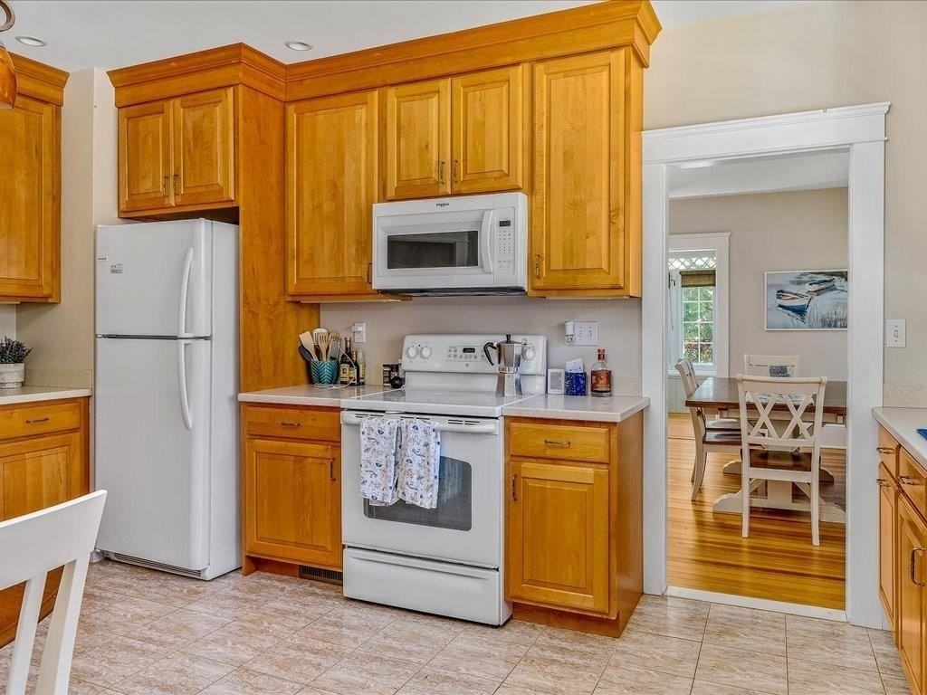 1102 Buttonwoods Ave - Photo 6 of 17