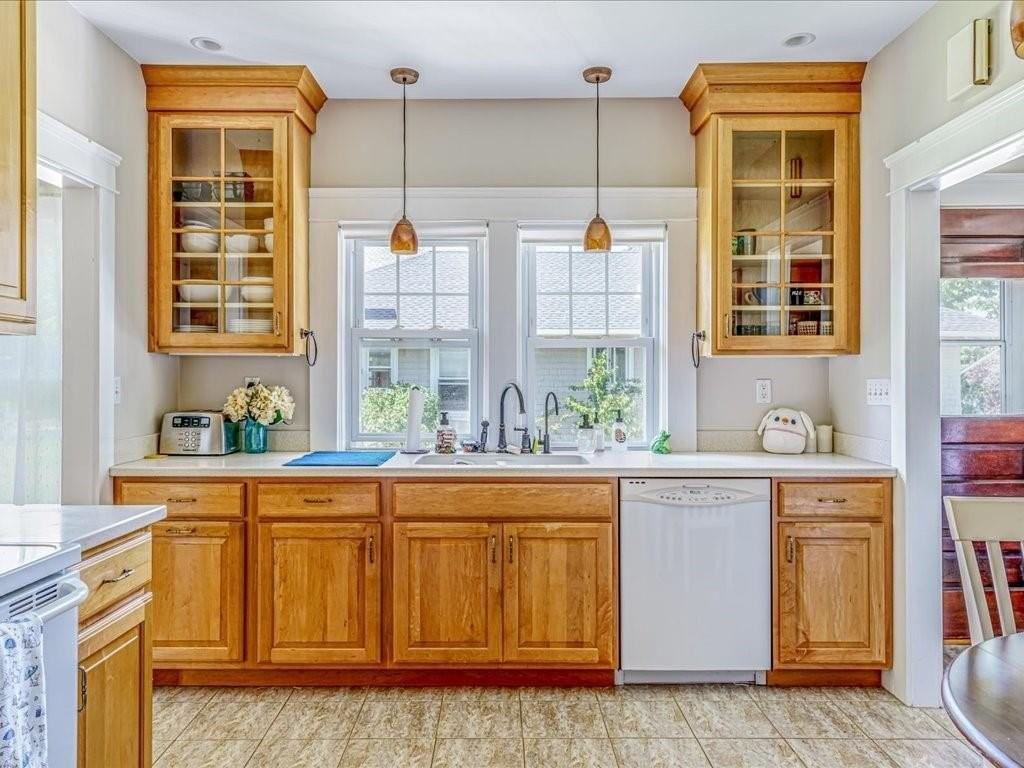 1102 Buttonwoods Ave - Photo 7 of 17