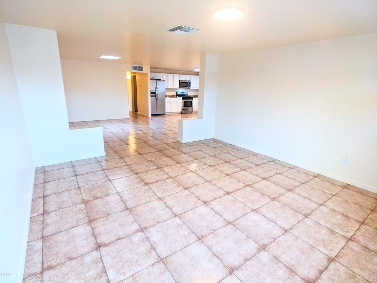 1343 W Alameda St - Photo 4 of 26