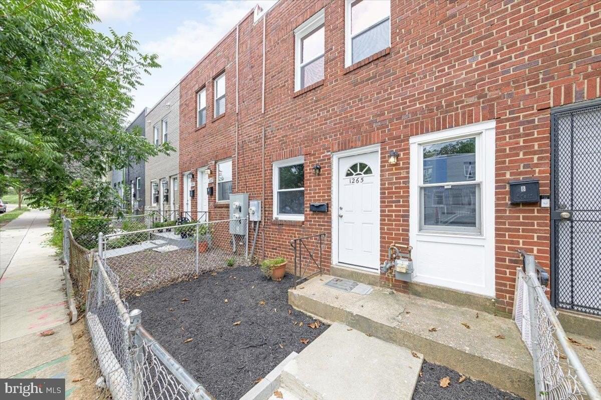 1265 16th St Ne - Photo 2 of 20