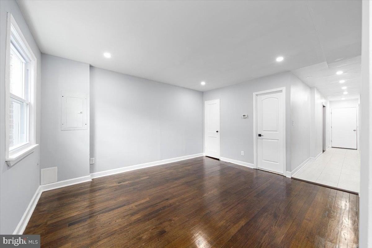 1265 16th St Ne - Photo 3 of 20