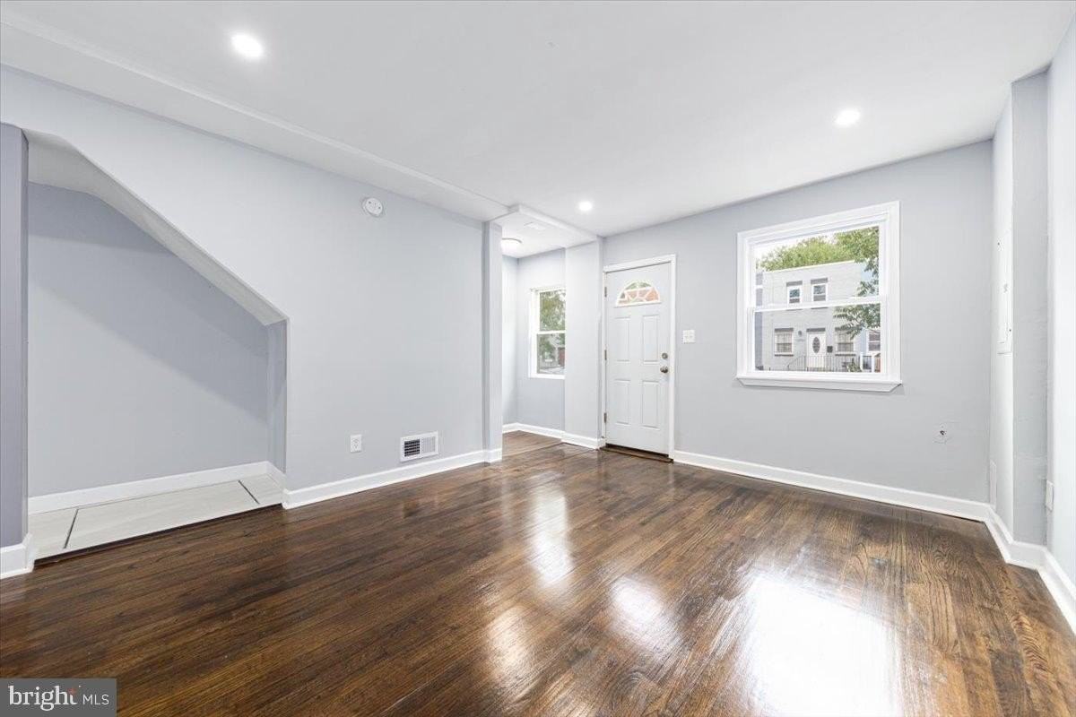 1265 16th St Ne - Photo 4 of 20