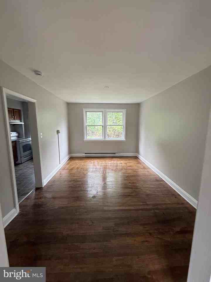 526 Random Rd #1stFL - Photo 5 of 12