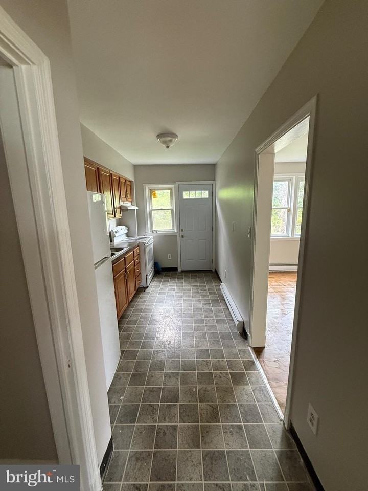 526 Random Rd #1stFL - Photo 6 of 12