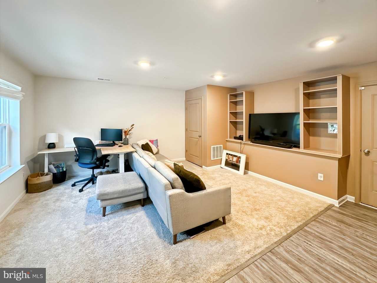 4319 Medfield Ave - Photo 4 of 50