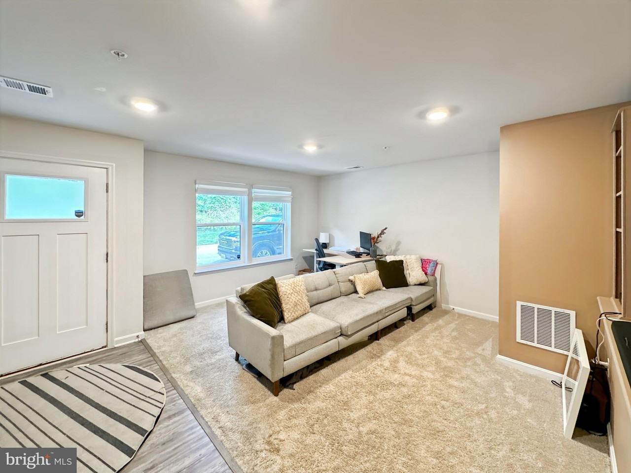 4319 Medfield Ave - Photo 5 of 50