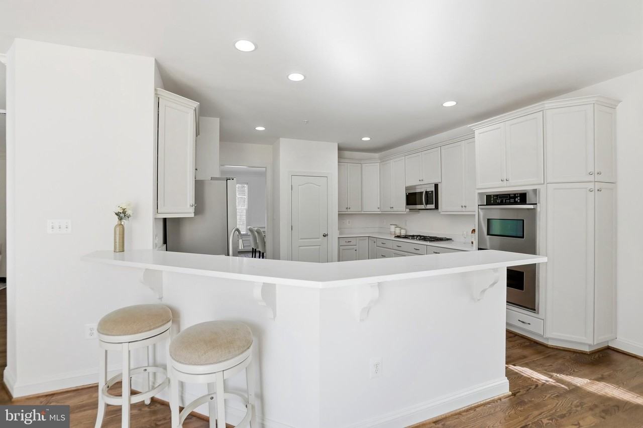 1312 Volunteer Dr - Photo 4 of 33