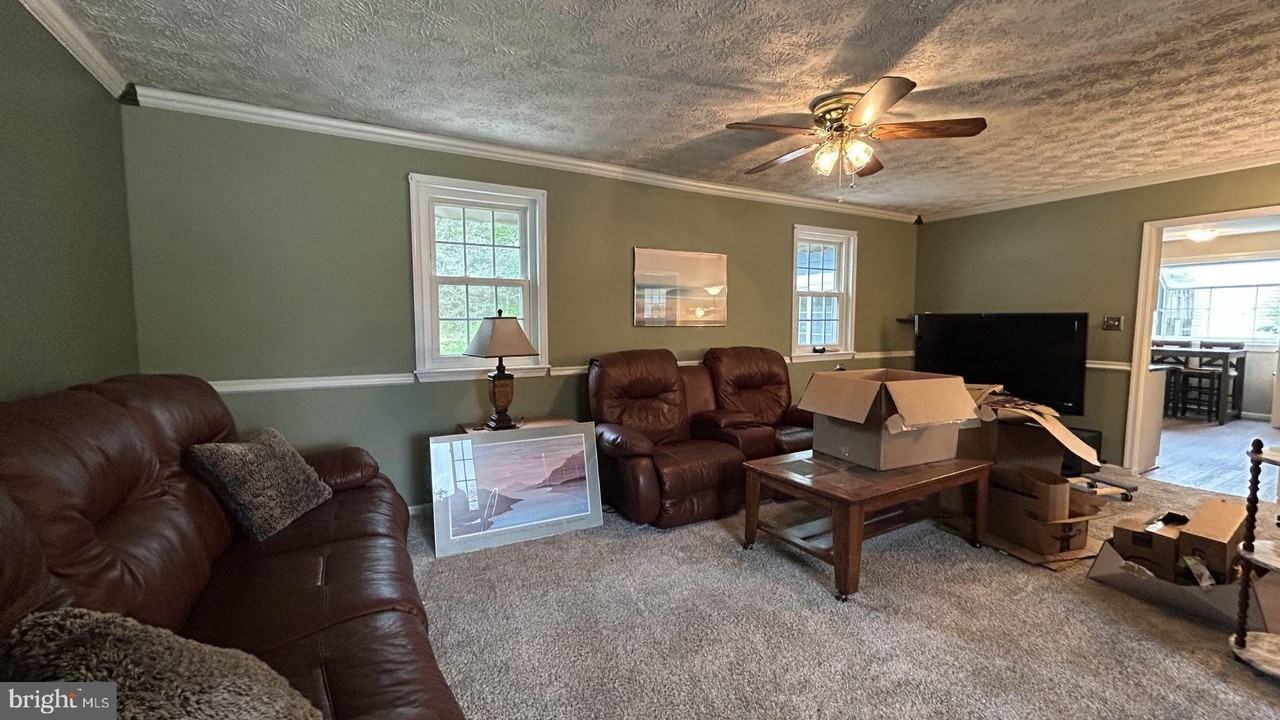 215 Hitching Post Dr - Photo 5 of 21