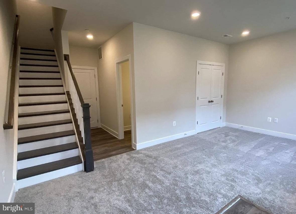 136 Bleeker Pl - Photo 2 of 25