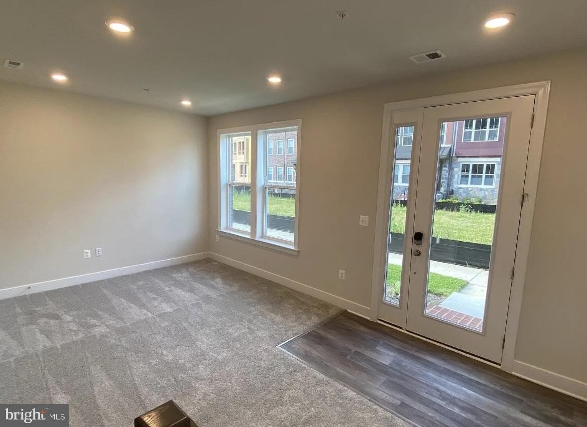 136 Bleeker Pl - Photo 3 of 25