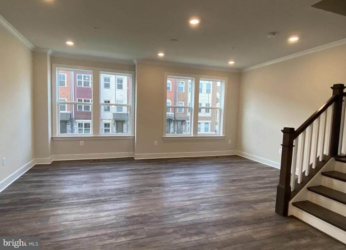 136 Bleeker Pl - Photo 6 of 25