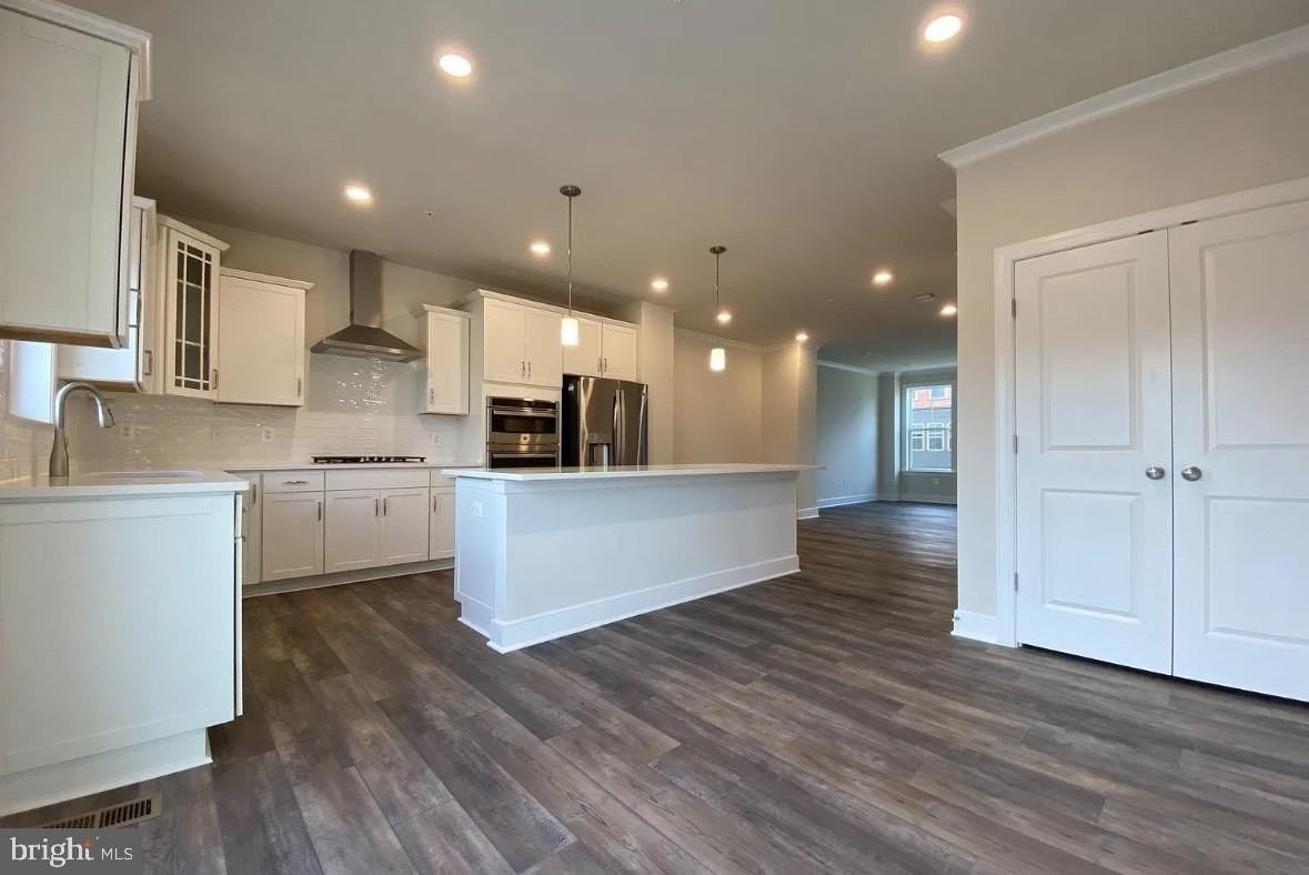 136 Bleeker Pl - Photo 5 of 25