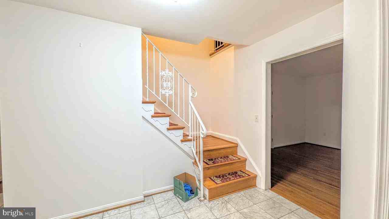 8835 Tuckerman Ln - Photo 3 of 23